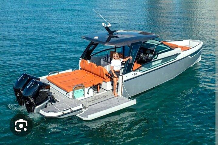 ELEGANTE LUXUS MOTOR YACHT PARTY (*keine versteckten Gebühren*)