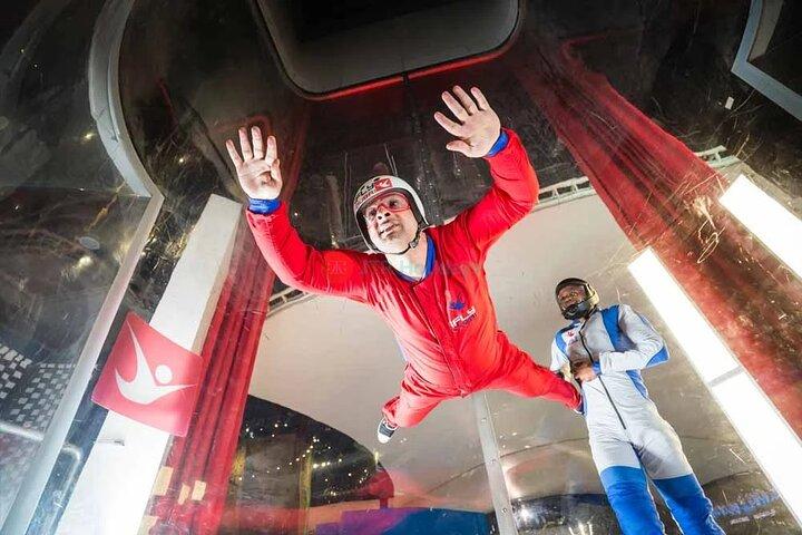 Indendørs skydiving oplevelse på iFly Dubai