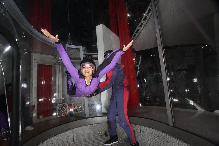 Indendørs skydiving oplevelse på iFly Dubai