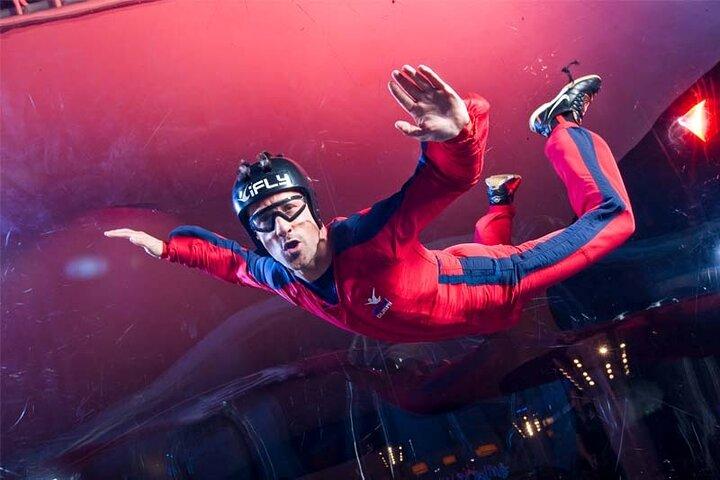 Indendørs skydiving oplevelse på iFly Dubai