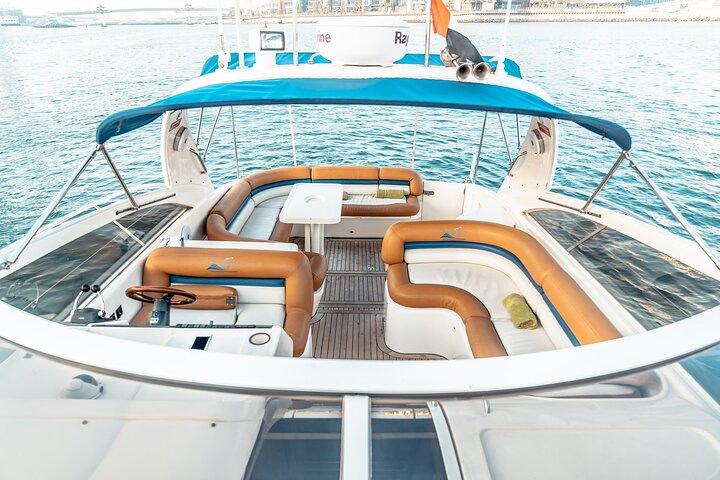 Privat luksus Everest Yacht Cruise fra Dubai Marina
