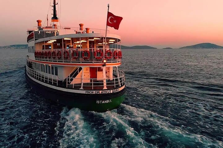 Princess Island (Büyükada)Tour with Lunch and Island Shuttle Trip