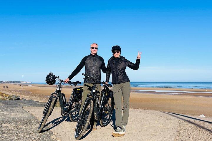 Visite guidée en vélo électrique de Normandie à Omaha Beach / visite privée