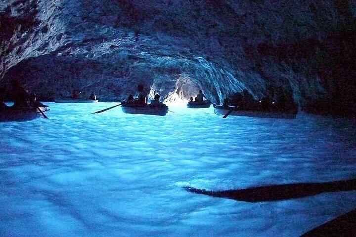 ローマ発、少人数制カプリ島・アナカプリ島ツアー