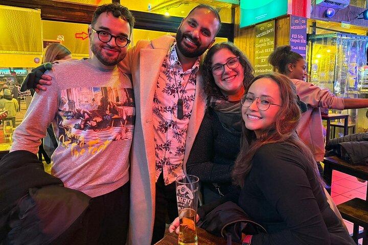 Budapest Pub Crawl & Ruin Bar Tour – Tiros gratis y entrada VIP