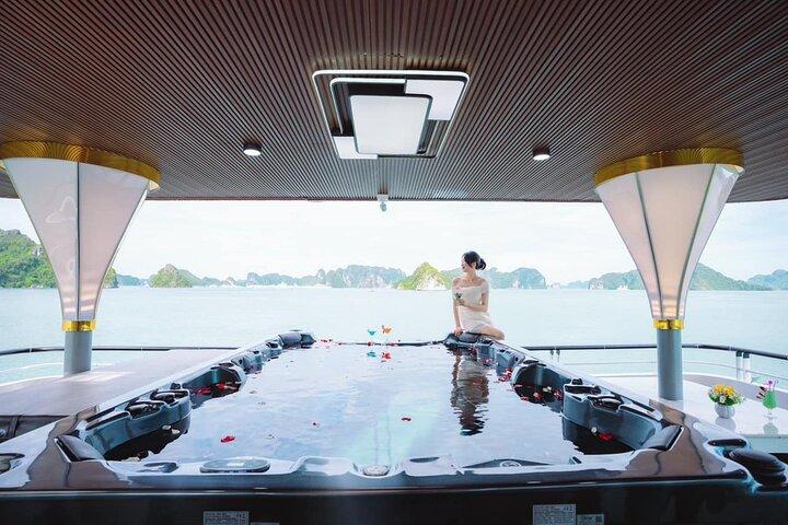 ハノイ：5つ星ハロン湾クルーズ（ランチ付 ） 、 カヤック＆ジャグジー