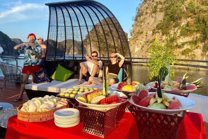 Vaar door de majestueuze Lan Ha Bay met D'Charme Luxury Cruise