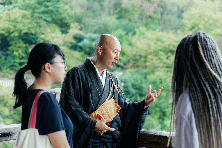 「見えないもの： 清水寺でVIP僧侶ガイド付き体験
