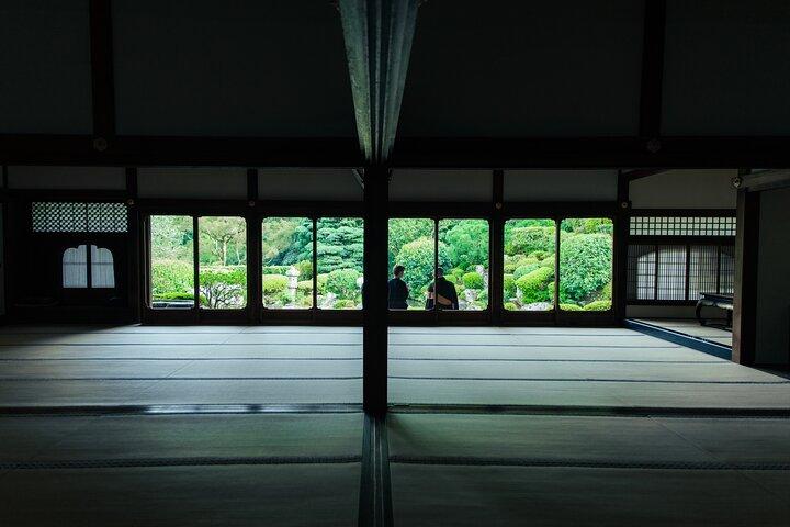 Entra nell'invisibile: Un'esperienza guidata da monaci VIP a Kiyomizu-dera