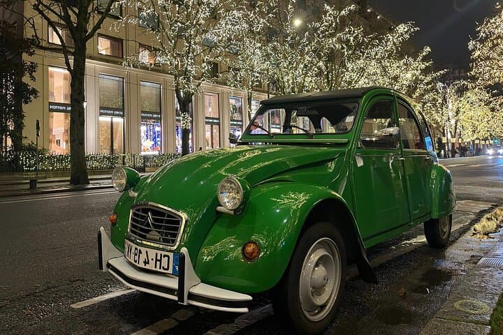 Private tour Paris Christmas lights tour 2 hours in Citroën 2CV