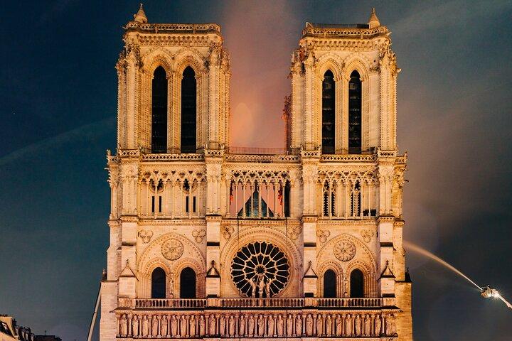 De mysteries van de wederopbouw van Notre Dame de Paris