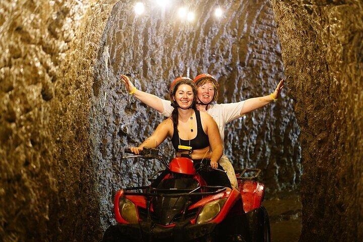 Bali ATV Quad Bike Adventure con Gorilla Cave Pass Por Cascada