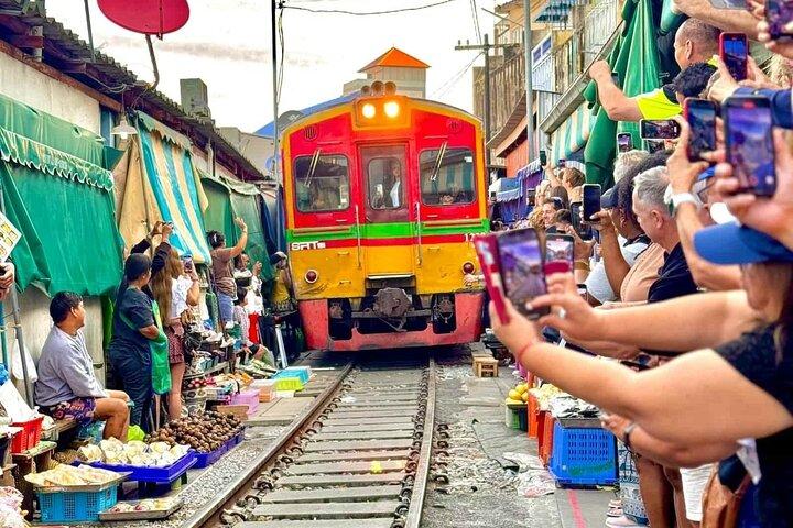 Experiência de mercado flutuante e trem de Banguecoque