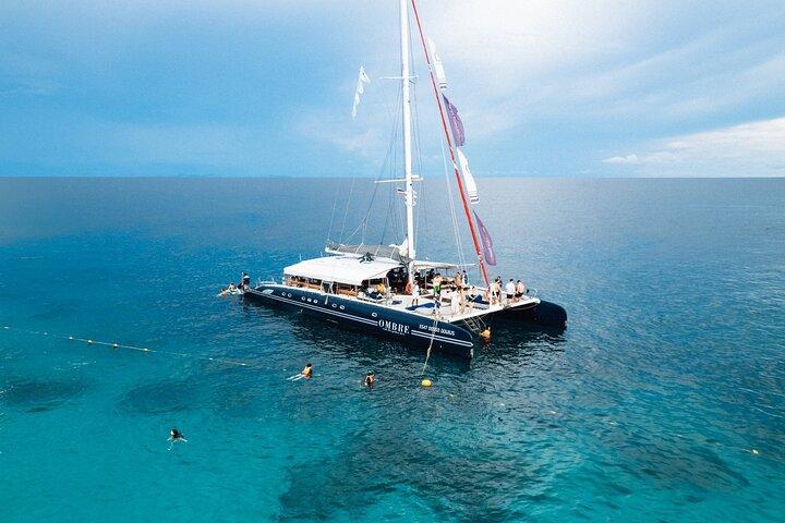 Racha & Coral de lujo: Tour en barco por Ombre