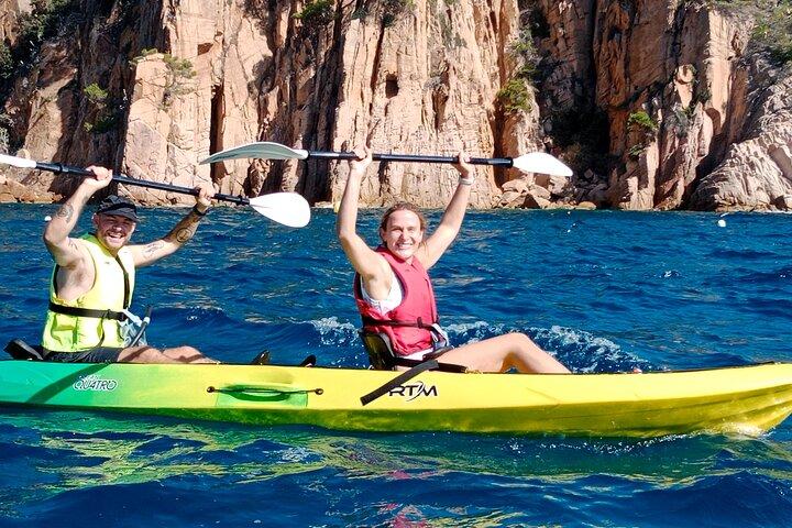 Passeio de caiaque e snorkel na Costa Brava. Sant Feliu de Guíxols