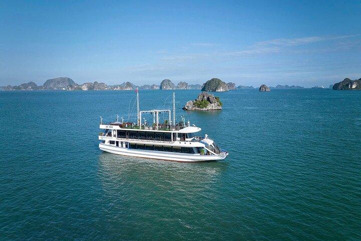 Ha Long Bay Luxus Tagesausflug von Hanoi mit Buffet Mittagessen