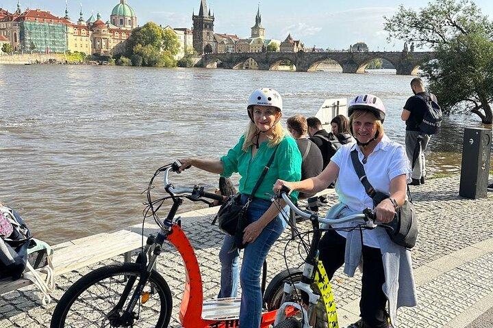 Die Highlights von Prag auf eBike oder Elektroroller