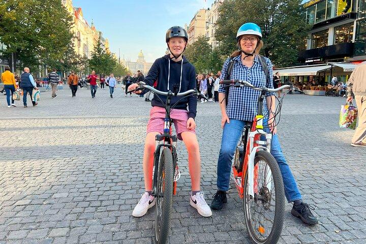 Die Highlights von Prag auf eBike oder Elektroroller