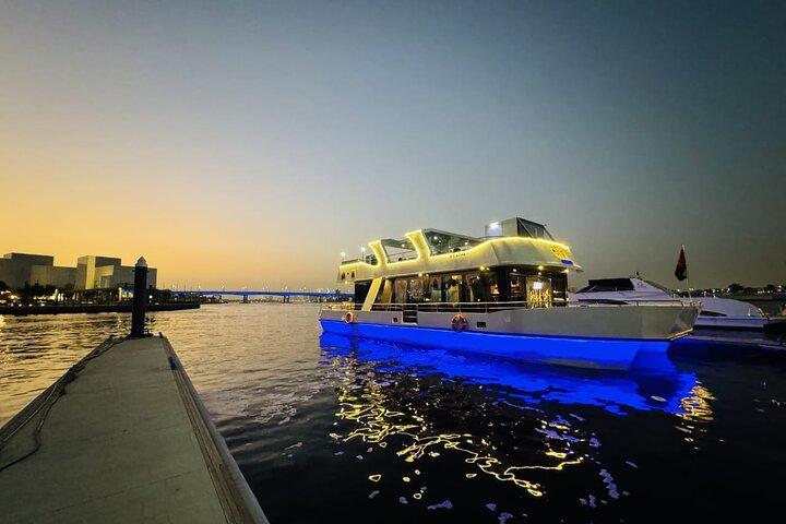 Dubai Water Canal Modern Yacht Cruise: Luxe, schilderachtige uitzichten wachten op u