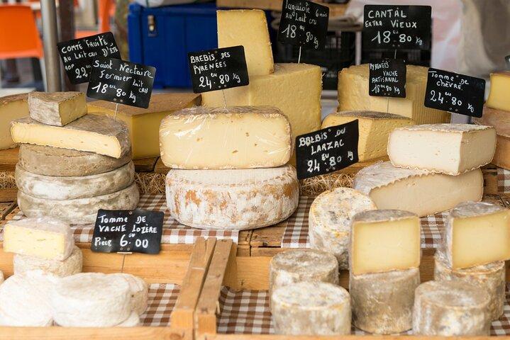 Geleide proeverij van wijn en specialiteiten in Montmartre