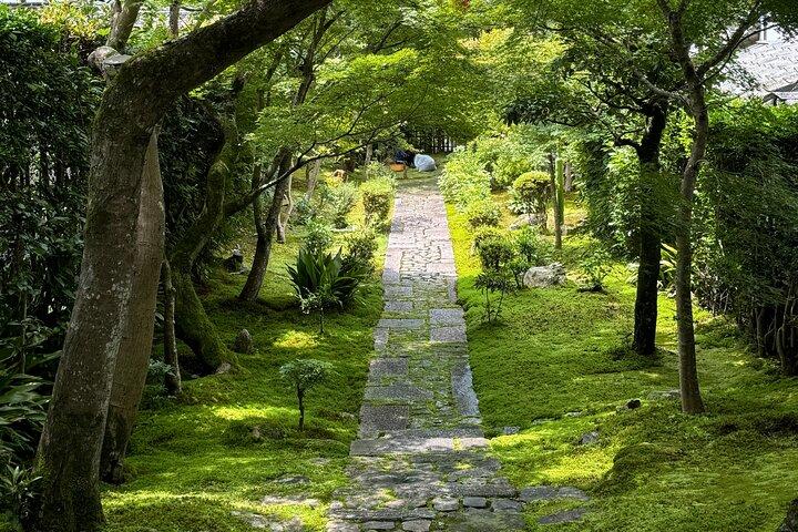 京都：龍安寺、90分で巡る禅園ガイドツアー