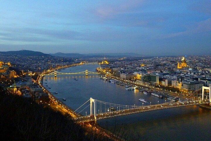 ブダペスト・バイ・ナイトツアー