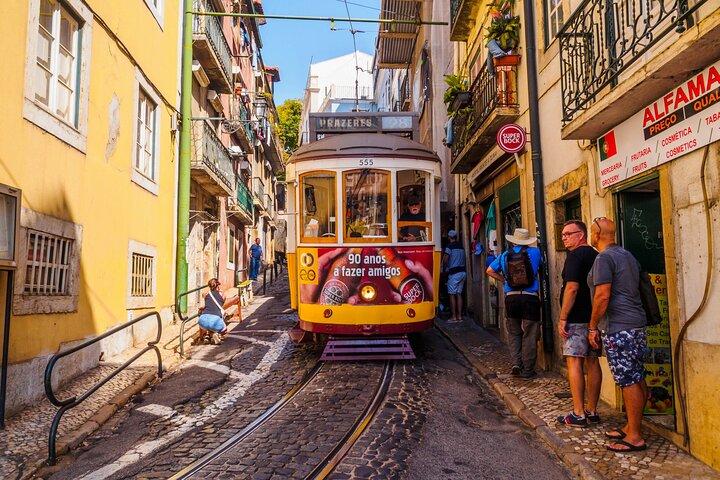 Lisbon Airport (LIS) Private Transfer to Lisbon City/Hotels