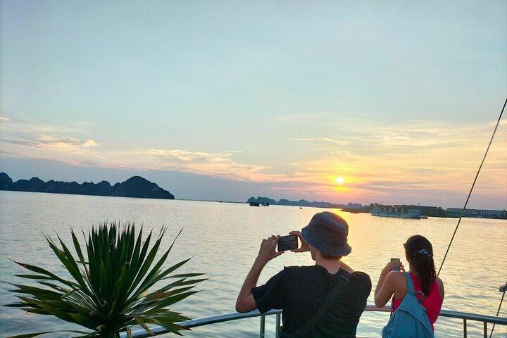 5-stjernet luksus cruise til Halong Bay fra Hanoi med buffet frokost