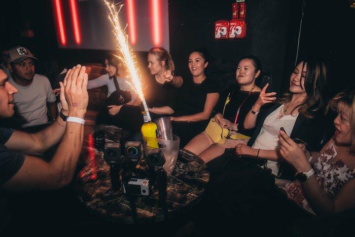 Seoul : Hongdae Premium Pubcrawl med VIP flaskeservice