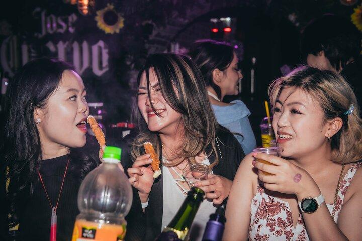 Seoul : Hongdae Premium Pubcrawl med VIP flaskeservice