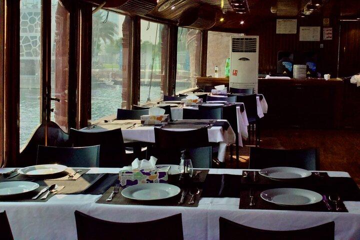 Dubai Marina Luxe Nieuwjaarscruise 2026 - Diner & Vuurwerk