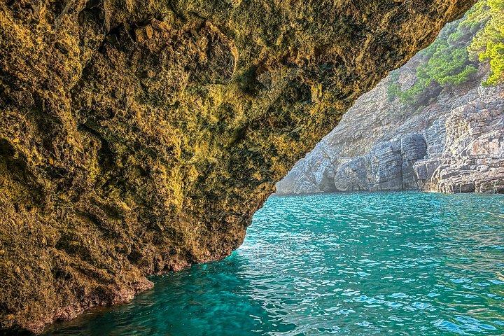 詩人の湾を巡るボートツアー：洞窟、島々、そしてポルトヴェーネレ！