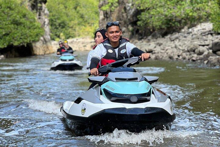 Jetski durch Langkawis atemberaubende Mangrove Andamanensee
