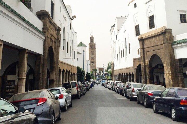 Hire a private driver for airport service and custom city tours