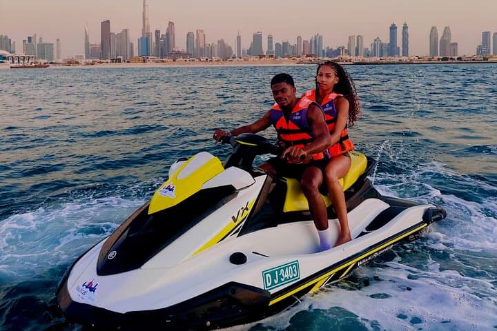 Jet Ski : Admire the Skyline & the Majestic Burj Khalifa 30 MIN