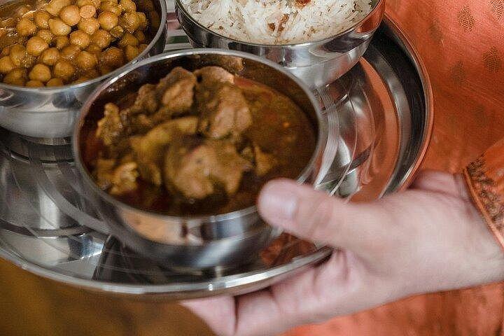 昼食・夕食と地元家族でのお料理教室（3～4時間）