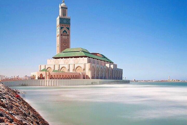 Hire a private driver for airport service and custom city tours