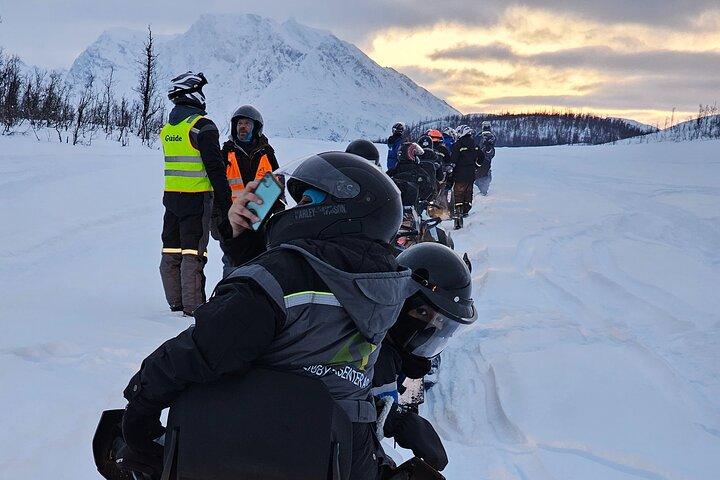 Tromsø Snowmobiling Adventure Pickup e fotos em pequenos grupos