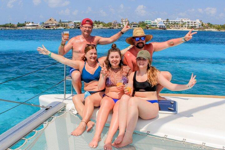 カンクン・カタマランからイスラ・ムヘレス島＋シュノーケル、オープンバー＆ランチ
