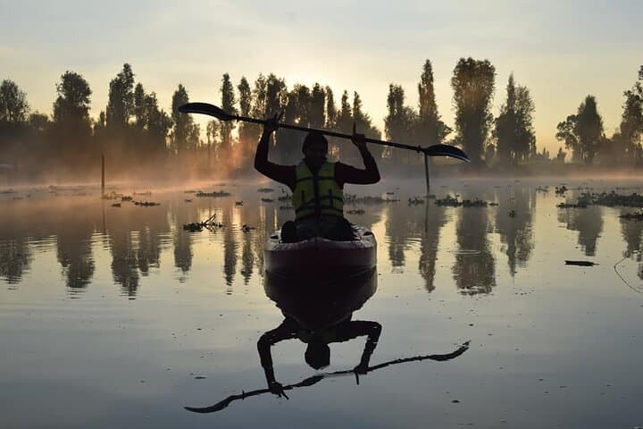 Kayak at sunrise in Xochimilco: agroecological experience