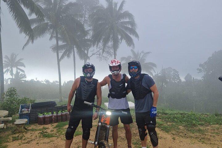 SURRON Tour por la selva koh samui