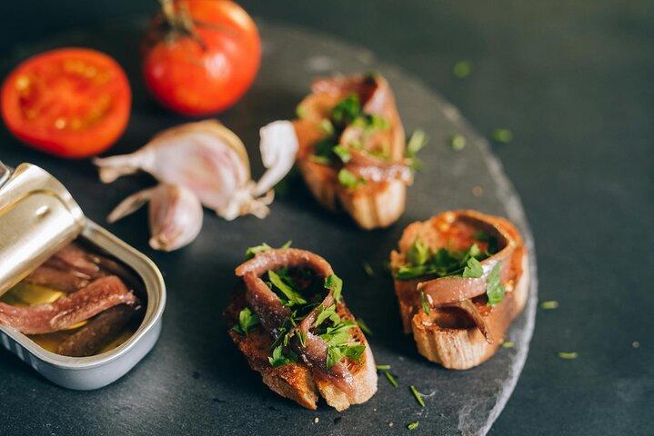 Tapas-Tour durch Madrid in einer kleinen Gruppe