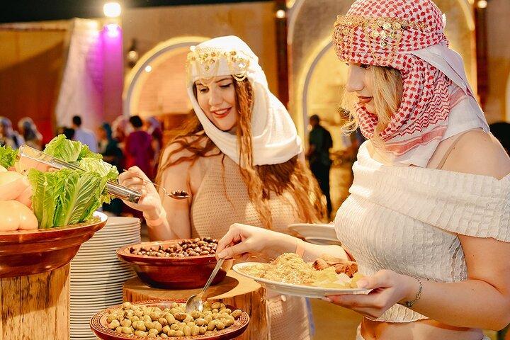 Wüstensafari Abu Dhabi mit Dune Bashing, Grillabendessen & Live-Show