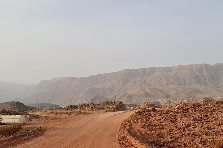 Ganztägiges Wadi Al Arbeieen mit Sinkhole und Flossenstrand