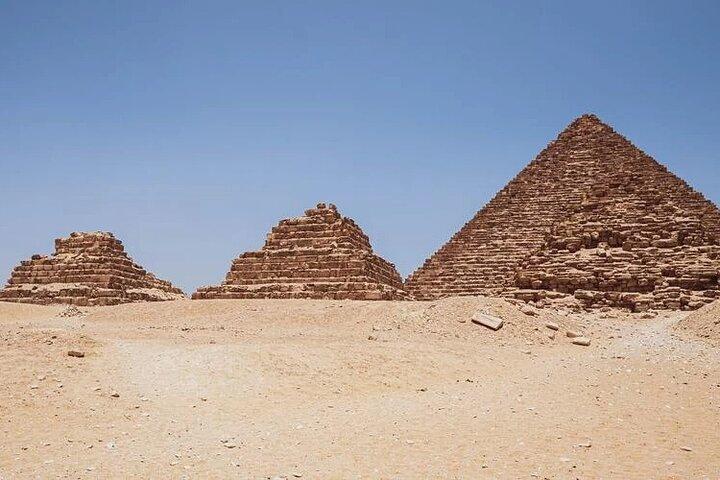 Piramides, het Egyptisch Museum, Khan Khalili en Nijl Diner Cruise