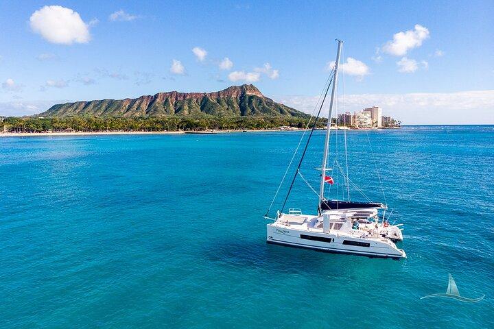 3 uur luxe privé zeilcatamaran in Waikiki voor 1 tot 6 personen