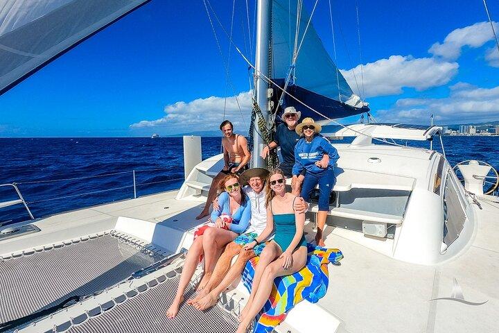 3 Stunden Luxus-Privatsegelkatamaran in Waikiki für 1 bis 6 Personen