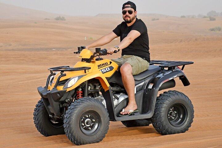Safari dans le désert en quad avec dîner barbecue