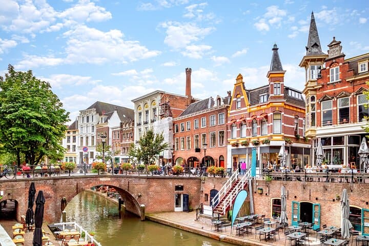 Private day trip from Amsterdam to Utrecht and De Haar Castle
