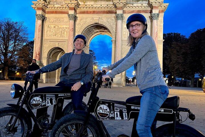 Tour de nuit - coucher de soleil de Paris en vélo electrique